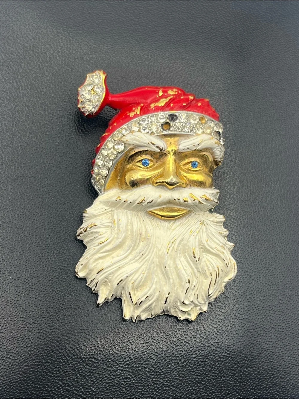Weiss Santa Claus Christmas holiday rhinestone enamel vintage brooch pin